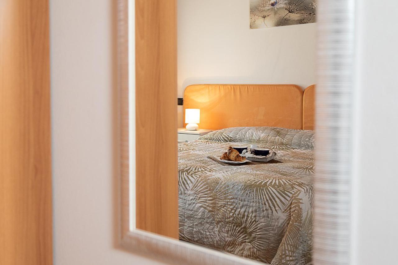 Apartments Eden - Regarda Travel Lazise Bagian luar foto