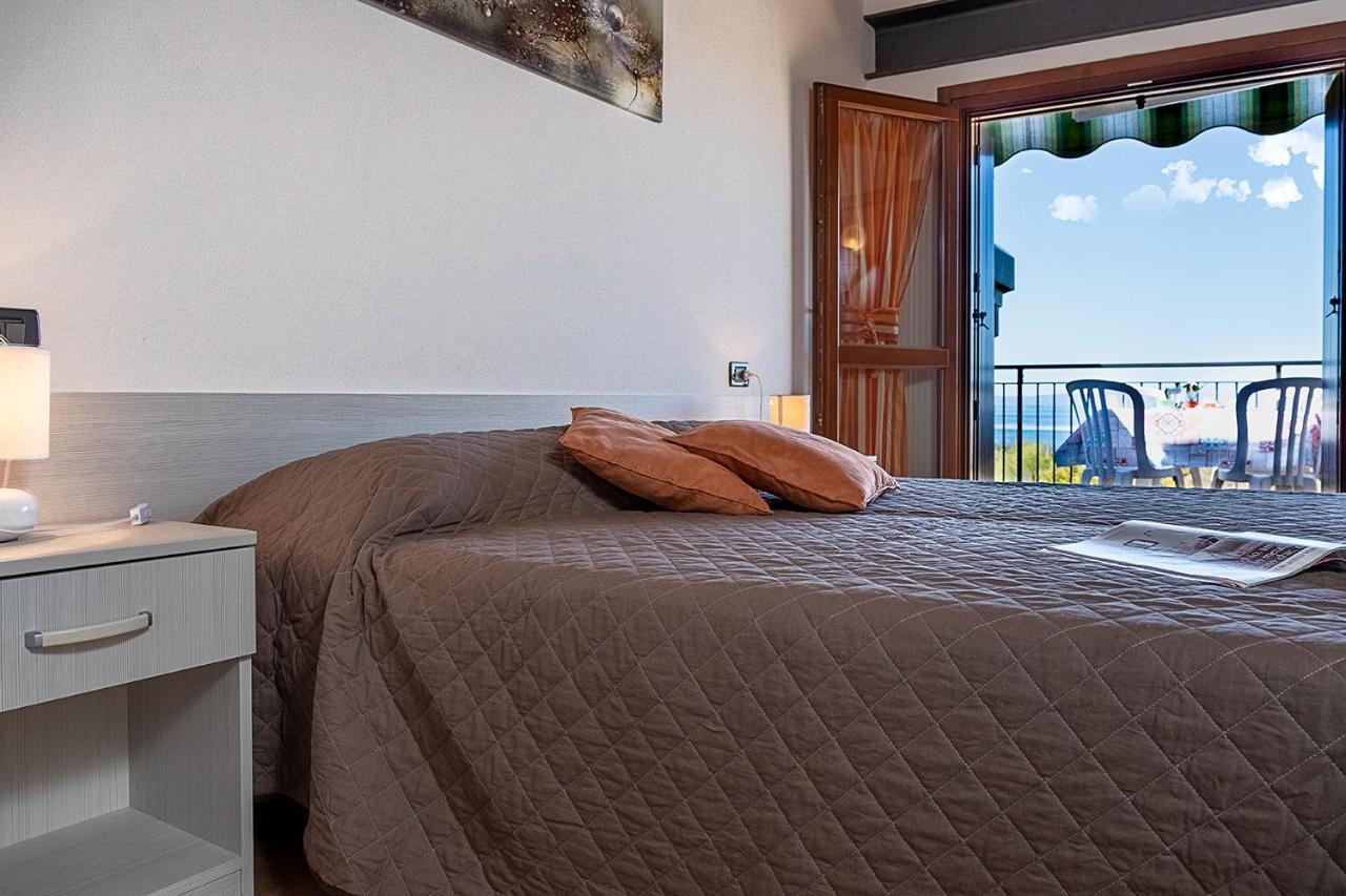 Apartments Eden - Regarda Travel Lazise Bagian luar foto