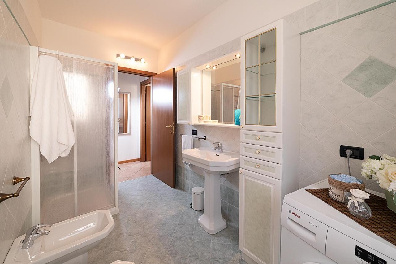 Apartments Eden - Regarda Travel Lazise Bagian luar foto